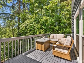 11925 Manzanita Lane NE, Bainbridge Island WA 98110