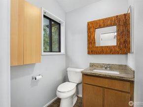 11925 Manzanita Lane NE, Bainbridge Island WA 98110