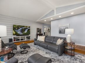 11925 Manzanita Lane NE, Bainbridge Island WA 98110