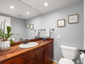 11925 Manzanita Lane NE, Bainbridge Island WA 98110