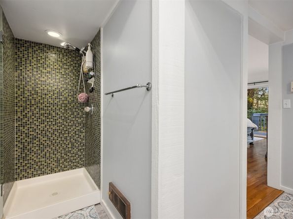 11925 Manzanita Lane NE, Bainbridge Island WA 98110