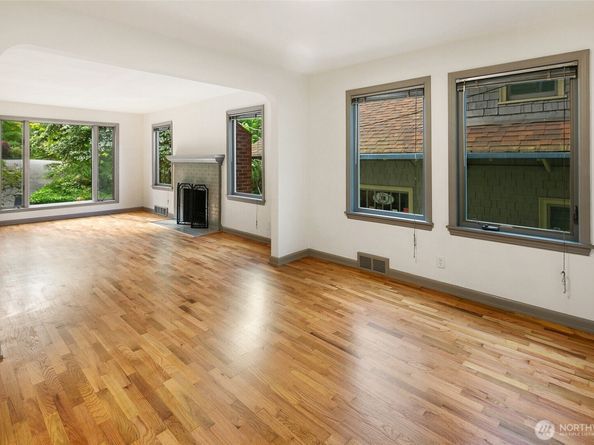 2418 Federal Avenue E, Seattle WA 98102