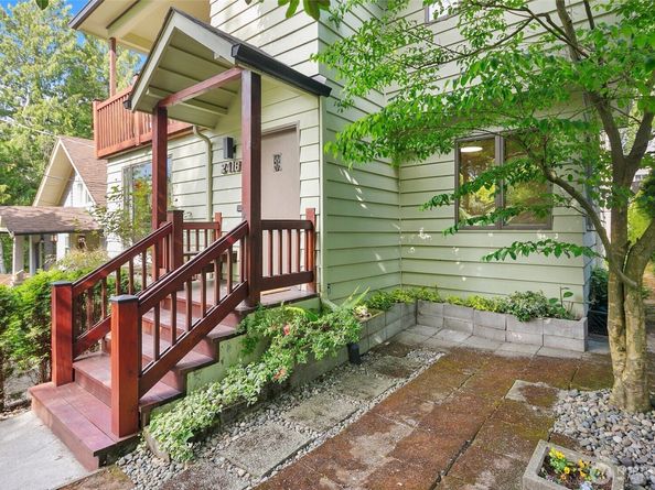 2418 Federal Avenue E, Seattle WA 98102