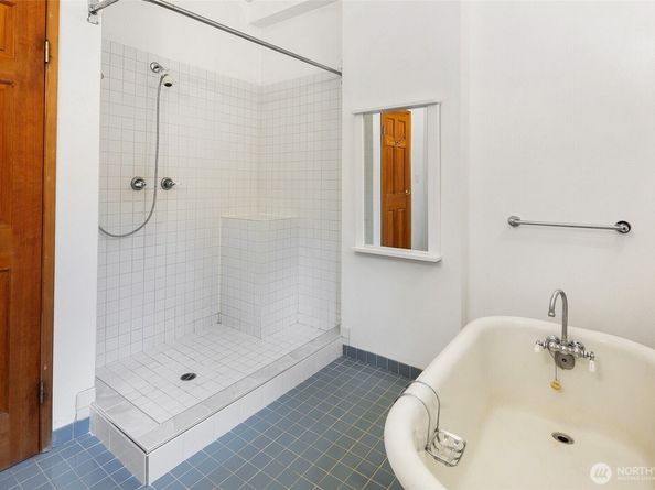 2418 Federal Avenue E, Seattle WA 98102