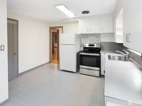 2418 Federal Avenue E, Seattle WA 98102