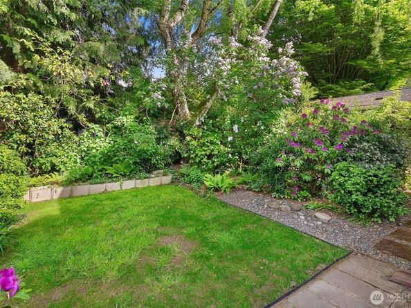 2418 Federal Avenue E, Seattle WA 98102