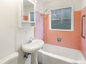2418 Federal Avenue E, Seattle WA 98102
