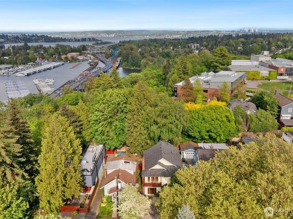 2418 Federal Avenue E, Seattle WA 98102