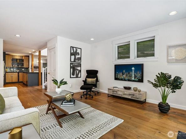 917 18th Avenue C, Seattle WA 98122