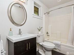 917 18th Avenue C, Seattle WA 98122