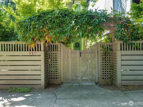 917 18th Avenue C, Seattle WA 98122