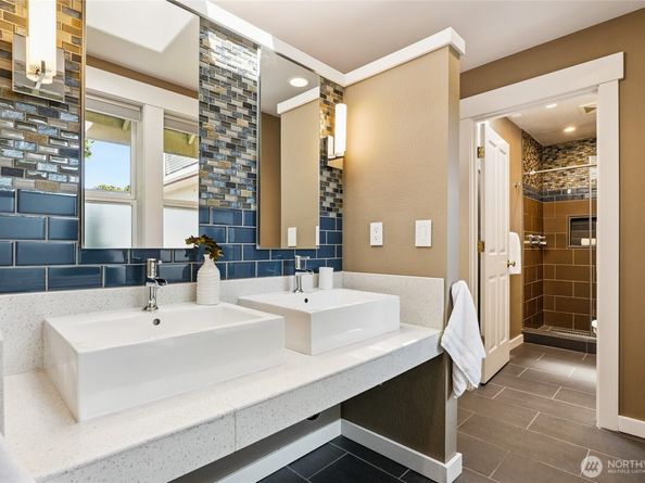 917 18th Avenue C, Seattle WA 98122