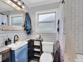 2129 Parker Place, Bremerton WA 98310