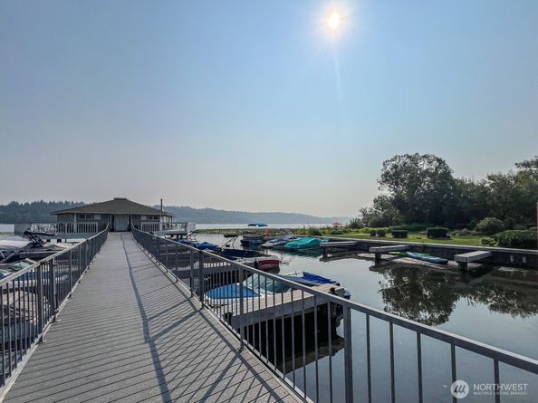17203 NE 45th St 43, Redmond WA 98052