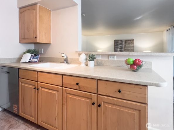 17203 NE 45th St 43, Redmond WA 98052