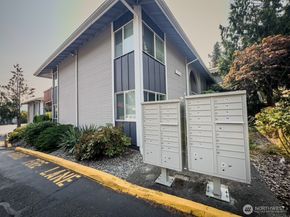 17203 NE 45th St 43, Redmond WA 98052