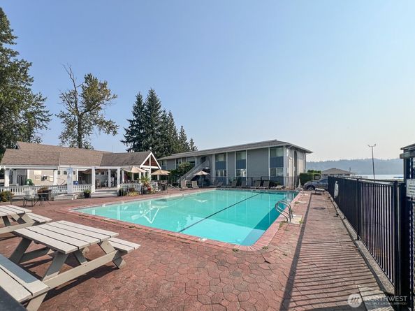 17203 NE 45th St 43, Redmond WA 98052