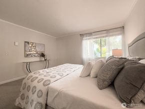 17203 NE 45th St 43, Redmond WA 98052