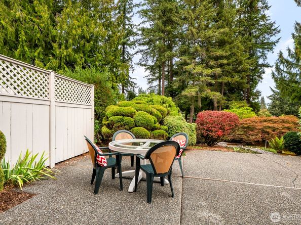 2015 Mill Pointe Drive SE, Mill Creek WA 98012