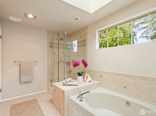 2015 Mill Pointe Drive SE, Mill Creek WA 98012