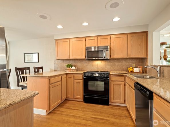 2015 Mill Pointe Drive SE, Mill Creek WA 98012