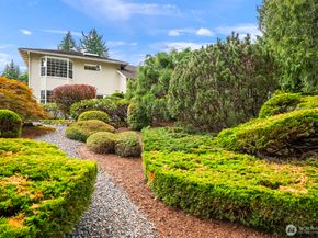 2015 Mill Pointe Drive SE, Mill Creek WA 98012