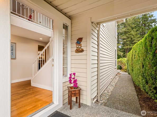 2015 Mill Pointe Drive SE, Mill Creek WA 98012