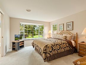 2015 Mill Pointe Drive SE, Mill Creek WA 98012