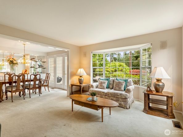 2015 Mill Pointe Drive SE, Mill Creek WA 98012