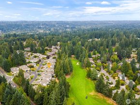 2015 Mill Pointe Drive SE, Mill Creek WA 98012