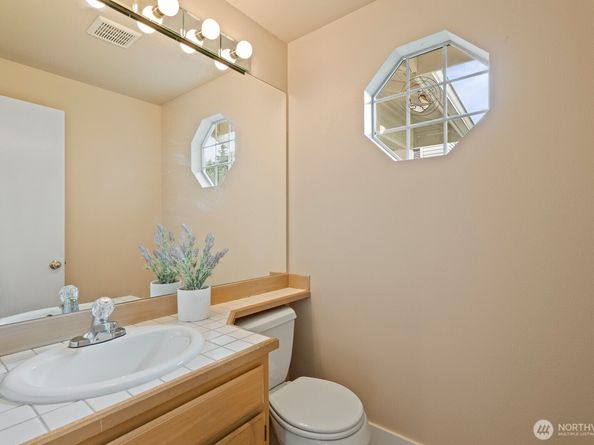 2015 Mill Pointe Drive SE, Mill Creek WA 98012