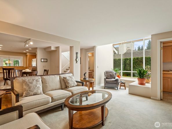 2015 Mill Pointe Drive SE, Mill Creek WA 98012