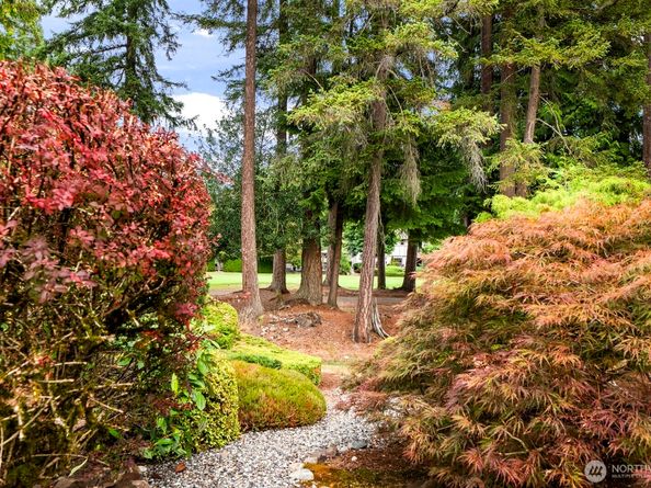 2015 Mill Pointe Drive SE, Mill Creek WA 98012