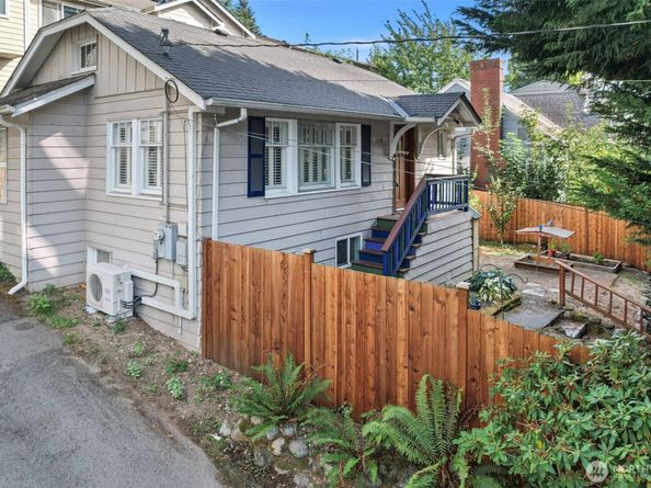 10728 Stone Avenue N, Seattle WA 98133