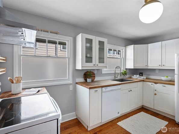 10728 Stone Avenue N, Seattle WA 98133