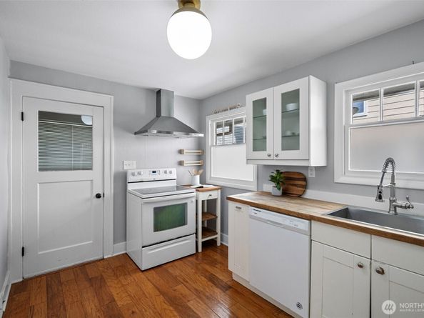 10728 Stone Avenue N, Seattle WA 98133