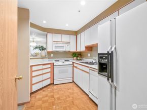 7223 NE 175th Street 108, Kenmore WA 98028