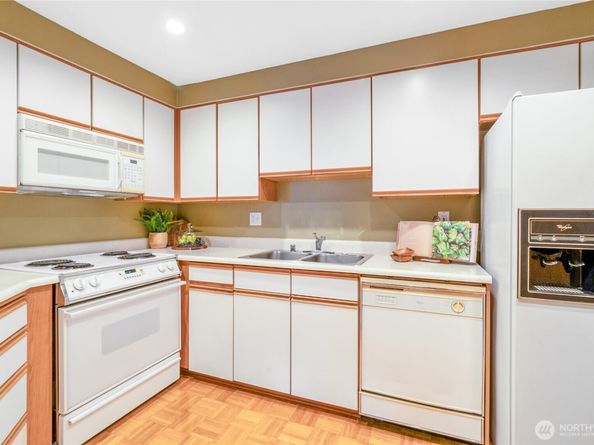 7223 NE 175th Street 108, Kenmore WA 98028