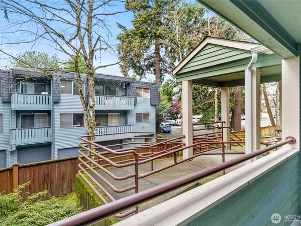 7223 NE 175th Street 108, Kenmore WA 98028