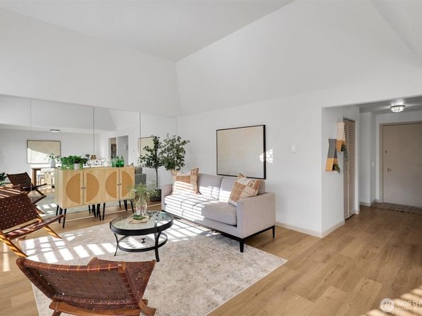 10218 NE 16th Street Q7, Bellevue WA 98004