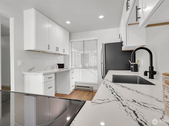 10218 NE 16th Street Q7, Bellevue WA 98004