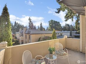 10218 NE 16th Street Q7, Bellevue WA 98004