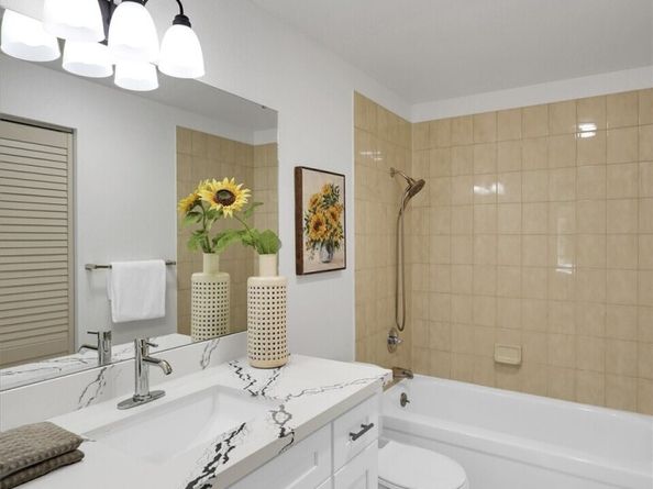 10218 NE 16th Street Q7, Bellevue WA 98004