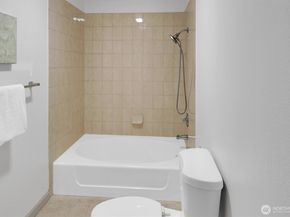 10218 NE 16th Street Q7, Bellevue WA 98004