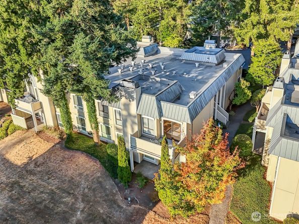 10218 NE 16th Street Q7, Bellevue WA 98004