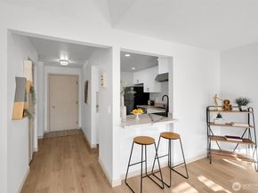 10218 NE 16th Street Q7, Bellevue WA 98004