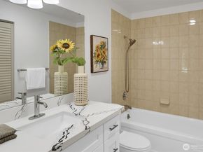10218 NE 16th Street Q7, Bellevue WA 98004