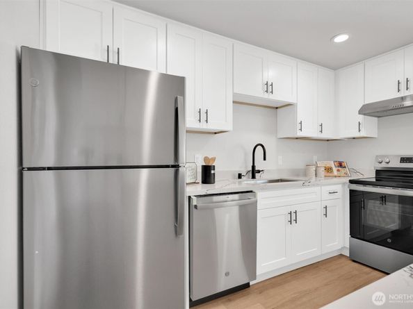 10218 NE 16th Street Q7, Bellevue WA 98004