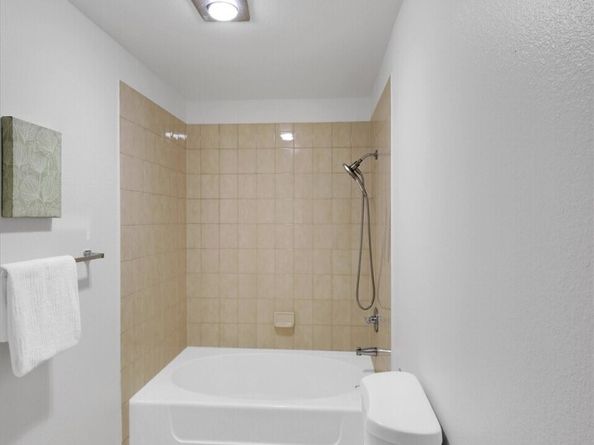 10218 NE 16th Street Q7, Bellevue WA 98004