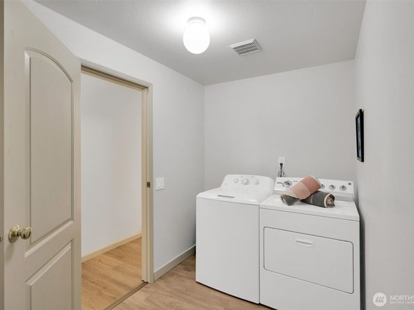 10218 NE 16th Street Q7, Bellevue WA 98004